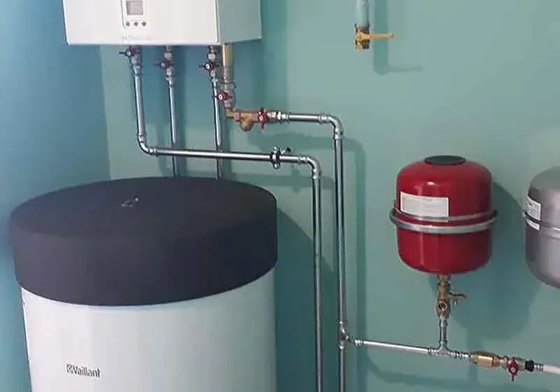 Система отопления частного дома с газовым турбированным котлом - главное фото проекта инженерных систем Анополь